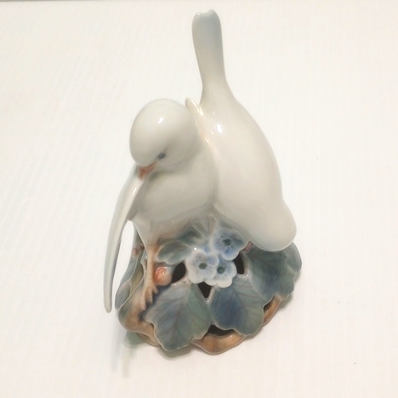 Royal Copenhagen Doves Sculpture Figurine